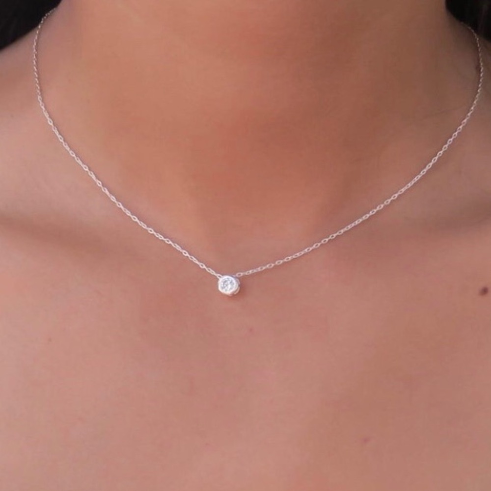 ✨✨Silver Bezel Solitaire Necklace✨✨